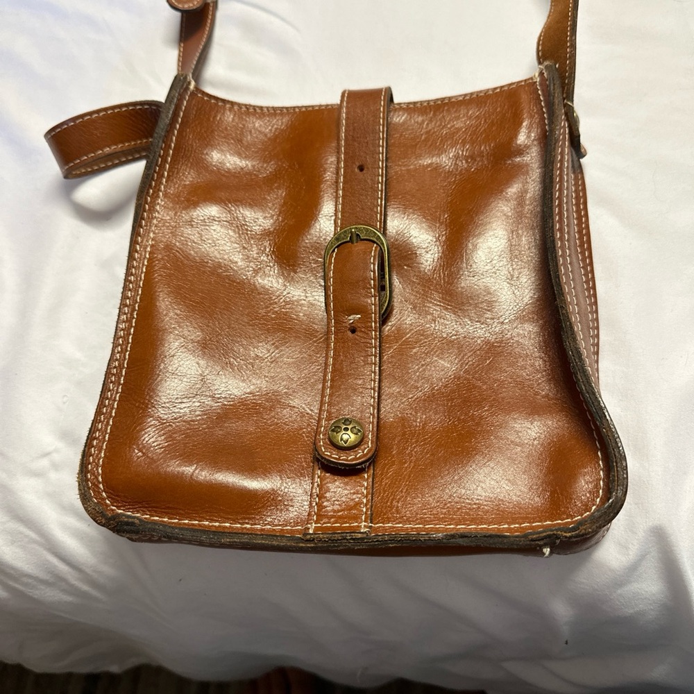 Patricia Nash crossbody bag.  Perfect for traveling.